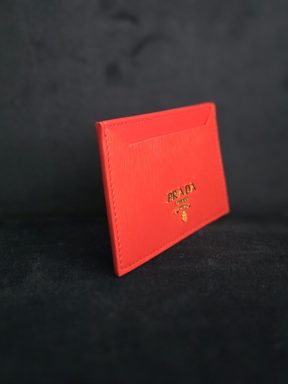 PRADA Red Saffiano Leather Card Case with Gold Logo - Picture 4 of 7